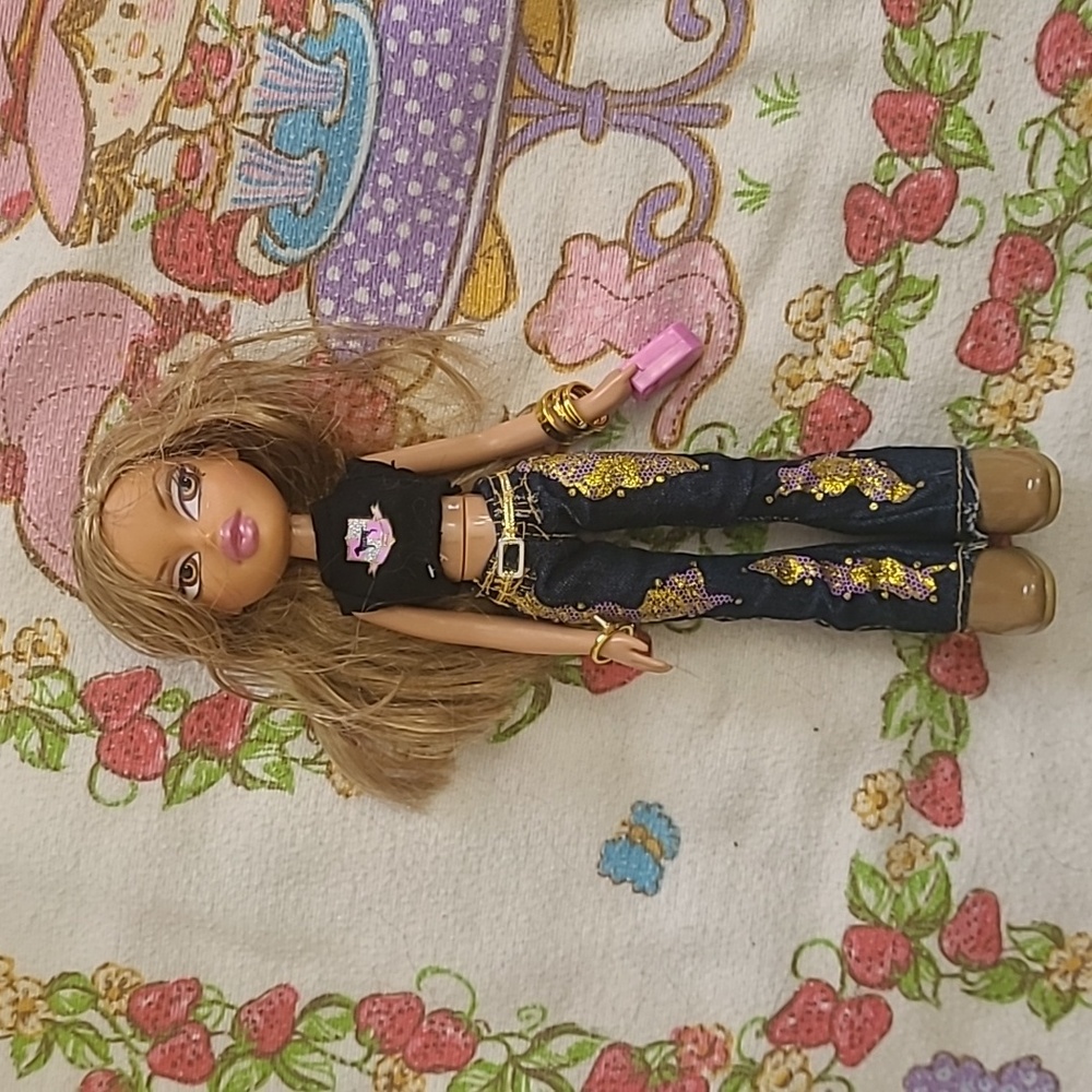 Vintage Y2K Bratz Walking Sasha Doll